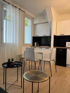 a kitchen with a table and chairs in a room at Beautiful flat in Issy les Moulineaux - Close to Paris in Issy-les-Moulineaux