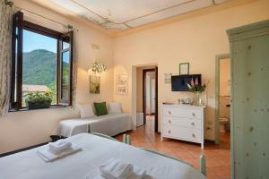 Ένα ή περισσότερα κρεβάτια σε δωμάτιο στο Camere familiari in Agriturismo