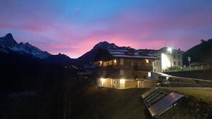 Gallery image of CAMPO BASE CADORE MANSARDA con park auto e garage moto in Valle di Cadore