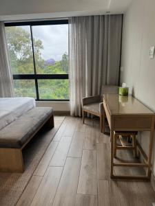 Postel nebo postele na pokoji v ubytování 214 Executive Suite,