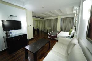 Μια τηλεόραση ή/και κέντρο ψυχαγωγίας στο Hotel Western Court