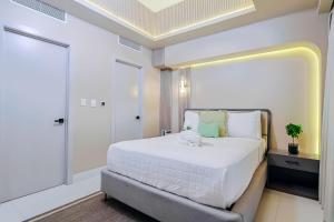 Postel nebo postele na pokoji v ubytování Luxury Upscale Centric Condo, + 43 fotografií