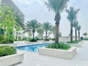 Bazén v ubytování 3 BR Soul Beach Mamsha Sadiyaat nebo v jeho okolí