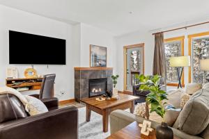 Μια τηλεόραση ή/και κέντρο ψυχαγωγίας στο 3BR Family Friendly Getaway Pool and Hot Tub