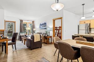 Η κουζίνα ή μικρή κουζίνα στο 3BR Family Friendly Getaway Pool and Hot Tub