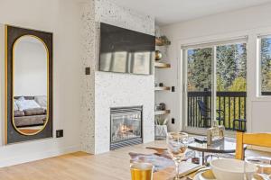 Fotografie z fotogalerie ubytování Spacious 2BR Minutes from Downtown w Pool and Hot Tub v destinaci Canmore + 25 fotografií