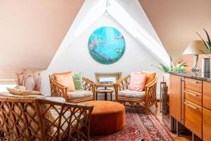 Χώρος καθιστικού στο Penthouse Loft with Jacuzzi and Sauna