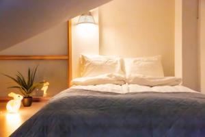 Ένα ή περισσότερα κρεβάτια σε δωμάτιο στο Penthouse Loft with Jacuzzi and Sauna