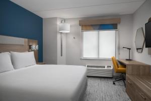 Postel nebo postele na pokoji v ubytování Holiday Inn Express Baltimore - BWI Airport NE by IHG
