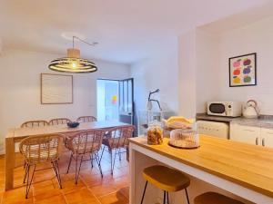 Η κουζίνα ή μικρή κουζίνα στο Pijamas House 2