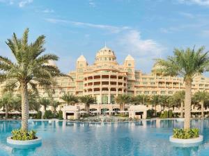 Πισίνα στο ή κοντά στο Raffles The Palm