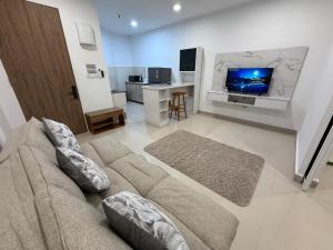 Μια τηλεόραση ή/και κέντρο ψυχαγωγίας στο The Shore by AEM RESIDENCES