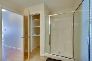 Ένα μπάνιο στο Peaceful and Convenient Country Retreat in Lexington +22 φωτογραφίες