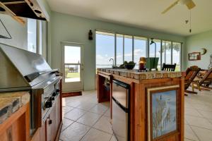 Φωτογραφία από το άλμπουμ του Waterfront Lake Placid Home with Private Dock! σε Λέικ Πλάσιντ