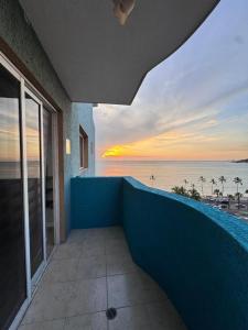 Una casa con vista al mar y al atardecer. en Entire home in Lechería, Venezuela, en El Morro de Barcelona