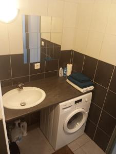 Et badeværelse på charmant T2 la soie avec place de parking