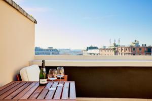 Nápoje v ubytování Luxury attic with jacuzzi in Navigli