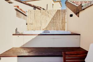 Koupelna v ubytování Luxury attic with jacuzzi in Navigli + 18 fotografií