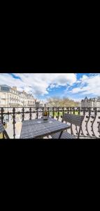 Μπαλκόνι ή βεράντα στο Cathédrale Room's Champagne