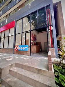 Η πρόσοψη ή η είσοδος του Bloom by Simple Stay