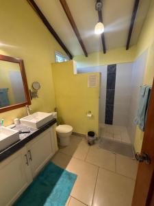 Koupelna v ubytování Casa Amarilla + 15 fotografií