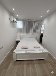 Postel nebo postele na pokoji v ubytování Ussishkin Penthouse