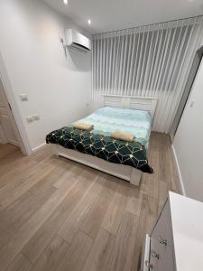 a bedroom with a bed in the corner of a room at Ussishkin Penthouse in Netanya
