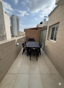 Balkón nebo terasa v ubytování Ussishkin Penthouse + 36 fotografií
