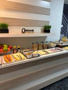 a buffet line with various food items on display at Hotel Bella Júlia in Joinville +36 photos