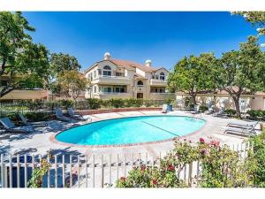 a house with a swimming pool in front of a house at Charming room in artist studio and Gallery in Santa Clarita