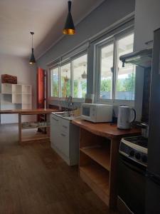 a kitchen with a counter and some windows at Hostal Cobquecura Bed & Breakfast in Cobquecura