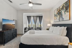 a bedroom with a bed and a flat screen tv at Luxury Apartments Near Airport in Austin +152 photos