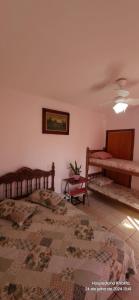 Giường trong phòng chung tại Refúgio do Khalifa