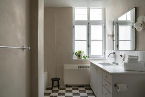 a white bathroom with a sink and a mirror at Maison Saint-Vincent By Maisons & co in Montréal +148 photos
