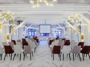 TV a/nebo společenská místnost v ubytování Mercure Tokaj Center + 176 fotografií