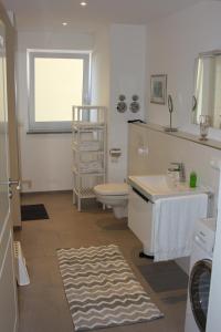 Ένα μπάνιο στο Ferienwohnung Ferdinand