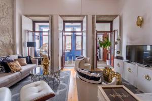 a living room with a couch and a tv at Oporto Golden Apartment in Porto