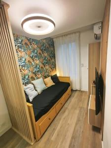 a bedroom with a bed with a wall at Joli studio à Aix-en-Provence in Aix-en-Provence
