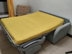 a hospital bed with a yellow blanket on it at KDS appartement T2 Île de la Réunion in Saint-Denis