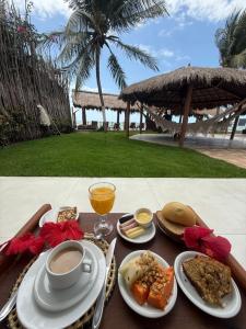 Jídlo v hotelu nebo okolí + 40 fotografií