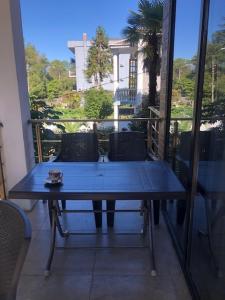 Μπαλκόνι ή βεράντα στο Three Pines