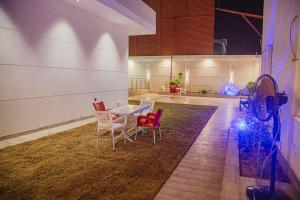 a dining room with a table and red chairs at شاليه واستراحة ورد جدة in Jeddah