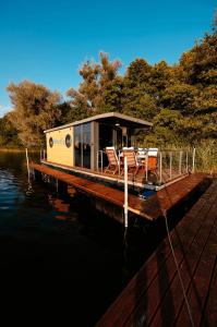 a house boat on a dock on the water at Houseboat Pałuki in Sobiejuchy