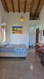 a bedroom with a large bed in a room at Recanto das Amendoeiras in Guarda do Embaú