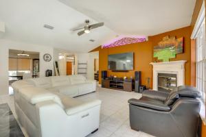 Una sala de estar con muebles blancos y chimenea. en Backyard Oasis with Private Pool Jacksonville Gem, en Orange Park