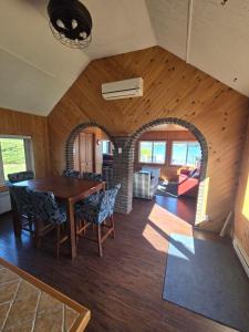 Χώρος καθιστικού στο Chalet du Manoir-Bord de l'eau-Plage