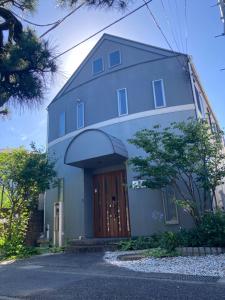 a blue house with a red door at Villa Lotus in Kamakura +102 photos