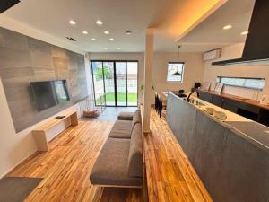a large living room with a couch and a tv at Izumo-shuku MAICHI STAY - Vacation STAY 69539v in Izumo
