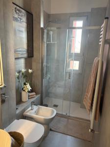 a bathroom with a shower and a toilet and a sink at NEW Brenta 10 minutes To Duomo M3-15 minutes to Linate - Full furnished APT with AC, Wi-fi and more in Milan +18 photos