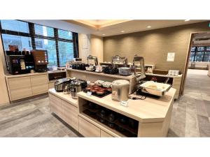 Η κουζίνα ή μικρή κουζίνα στο Smile Hotel Osaka Nakanoshima - Vacation STAY 70577v